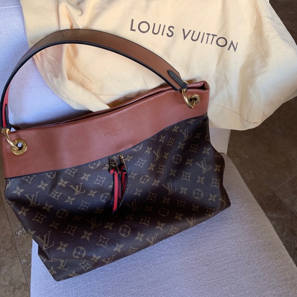 Gently used Louis Vuitton shoulder bag - Picture 1 of 5